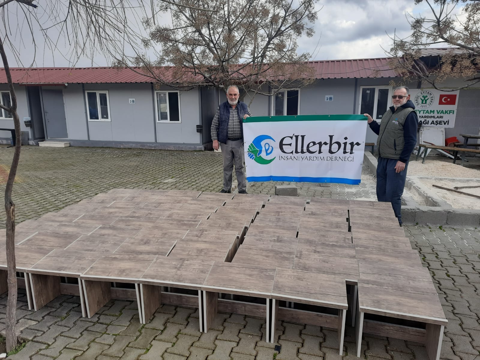 Yayladağı'da bizlerden isdedikleri rahleleri teslimatı yapıldı Rabbim kabul buyursun inşallah